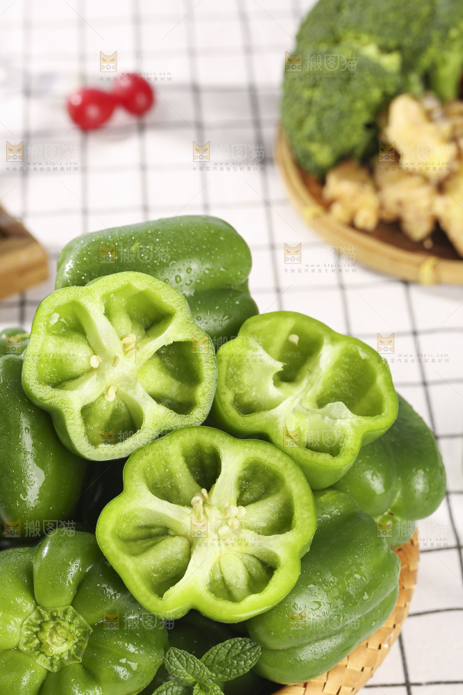 浅底上的青圆椒