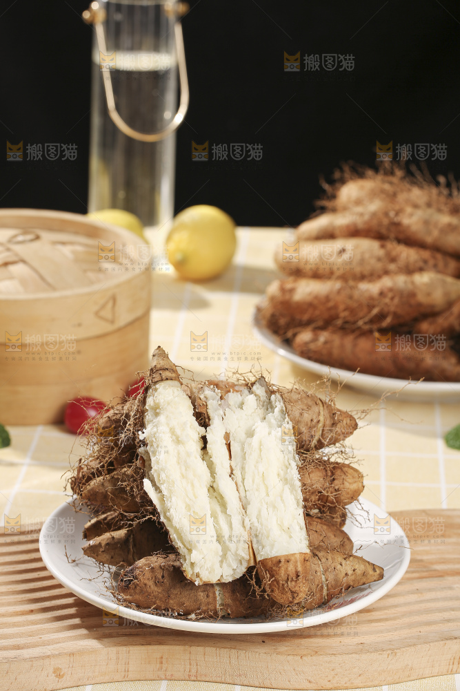 浅底上的新鲜毛薯