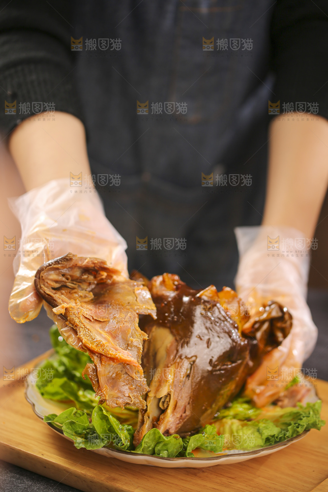 深底上的羊头肉