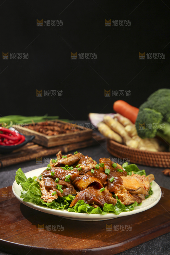 深底上的羊头肉