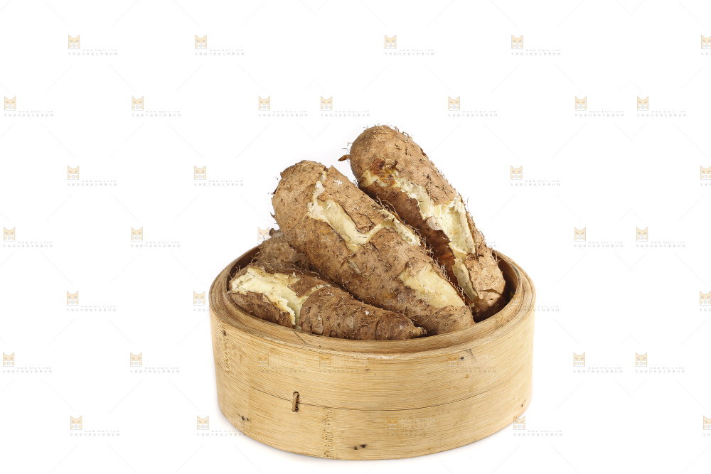 白底上的新鲜毛薯