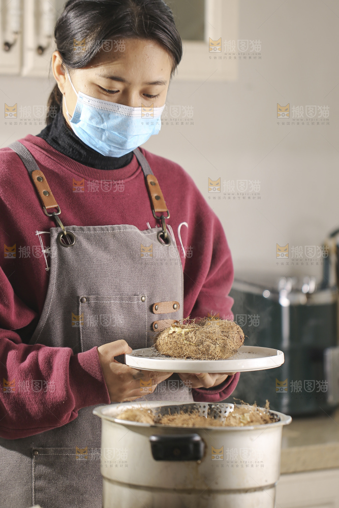锅里蒸熟的毛薯