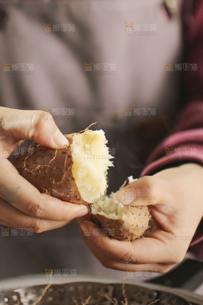 锅里蒸熟的毛薯