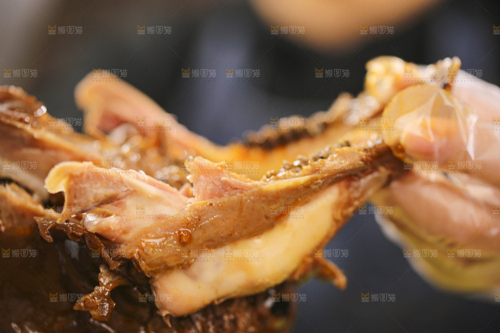 深底上的羊头肉