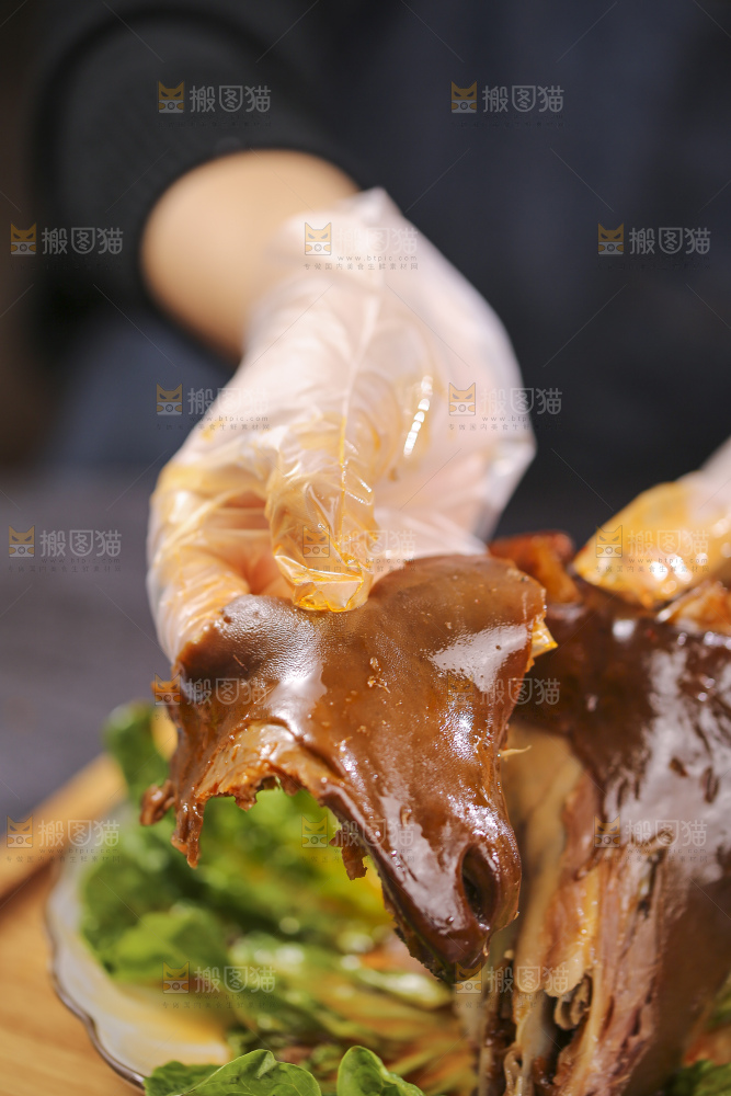 深底上的羊头肉