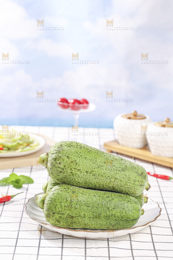浅底上的肉丝瓜