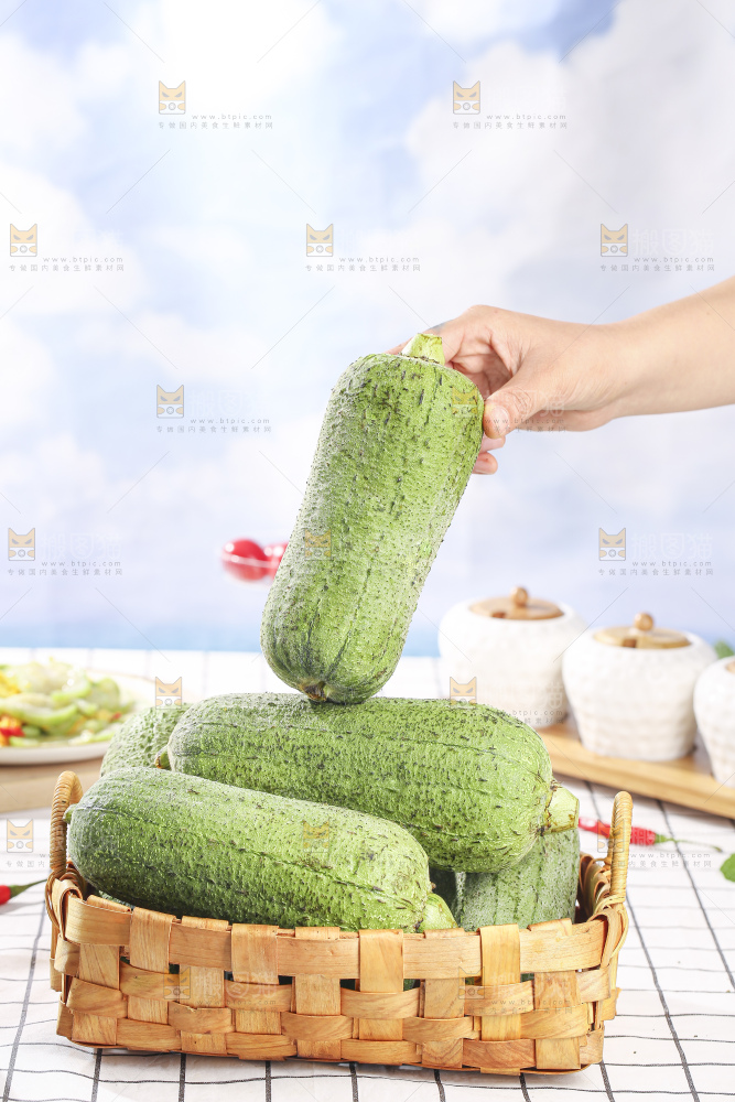 浅底上的肉丝瓜