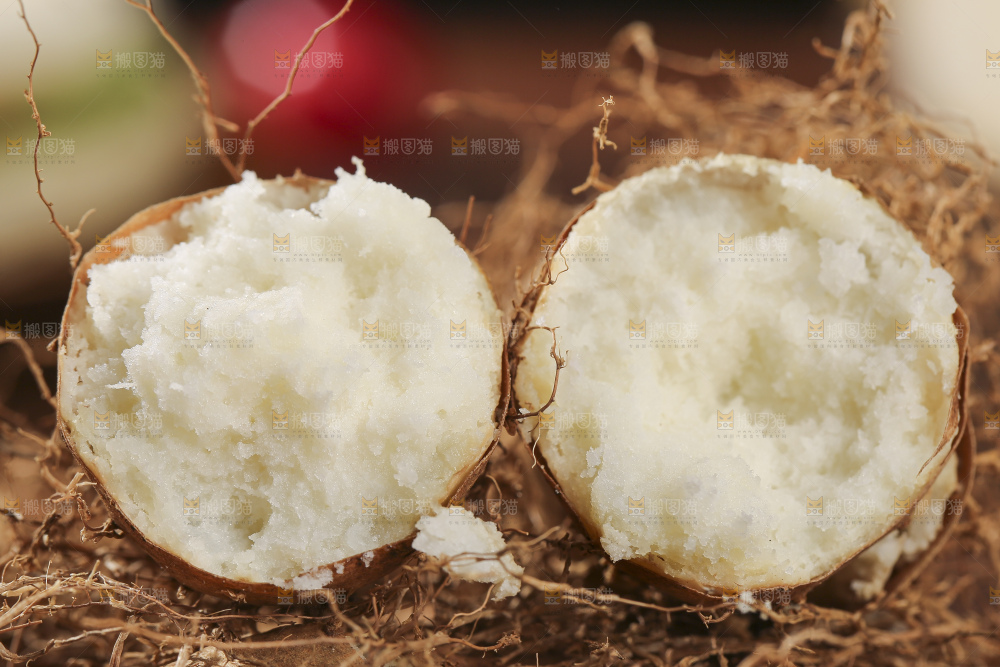 深底上的新鲜毛薯