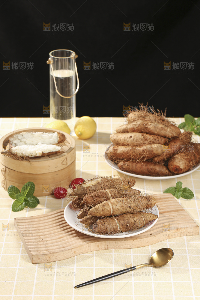 浅底上的新鲜毛薯