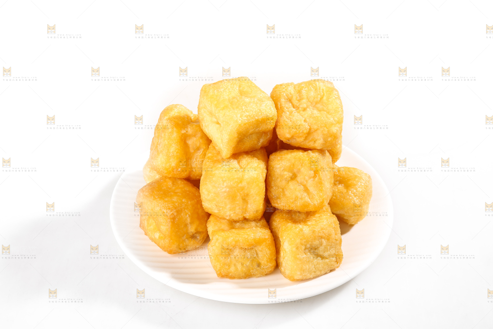 白底上的油豆腐