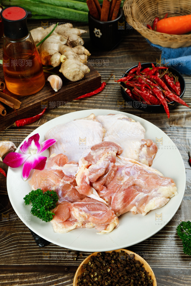 深底上的鸡腿肉