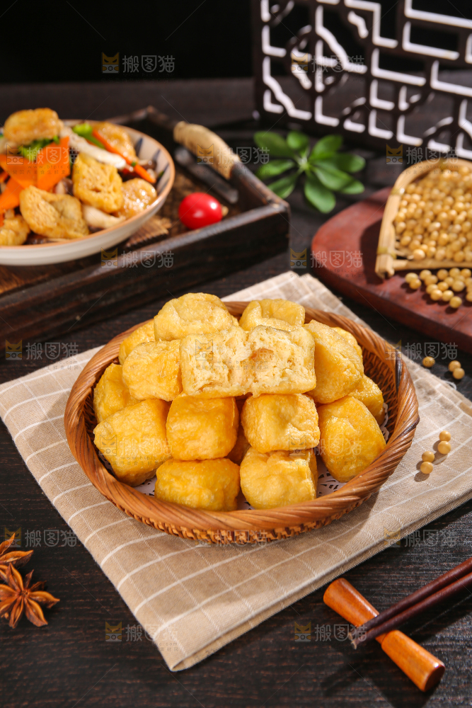 深底上的油豆腐
