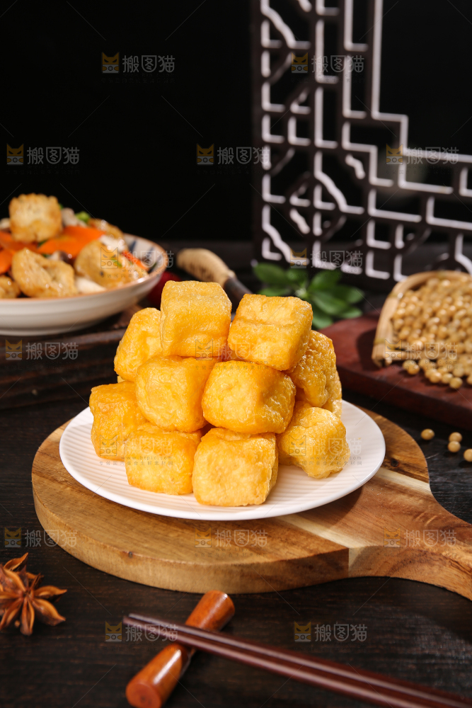 深底上的油豆腐