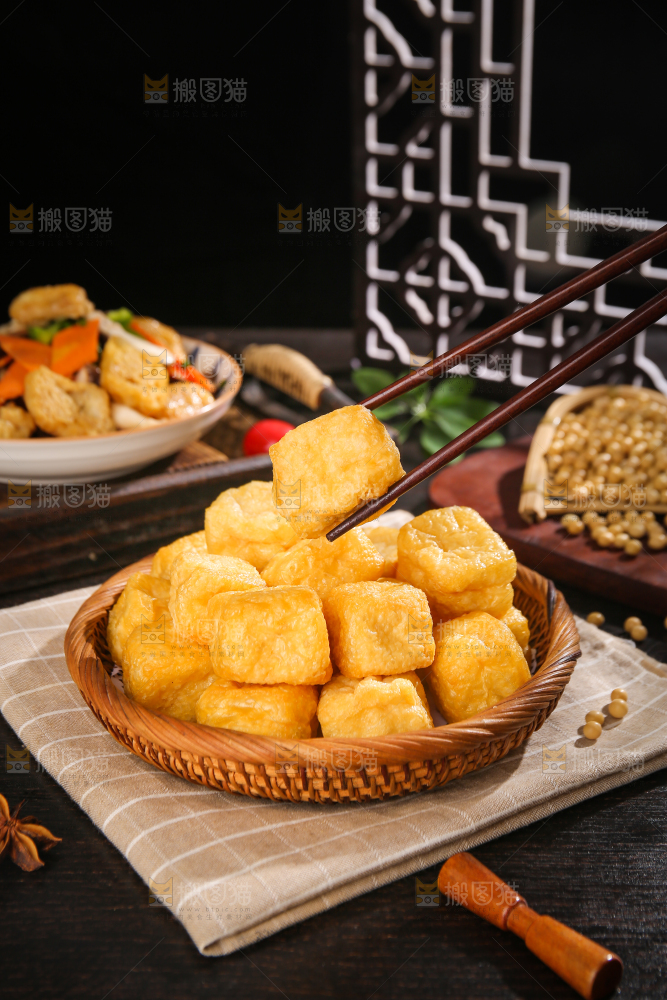 深底上的油豆腐