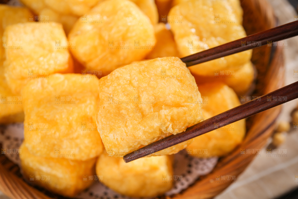 深底上的油豆腐