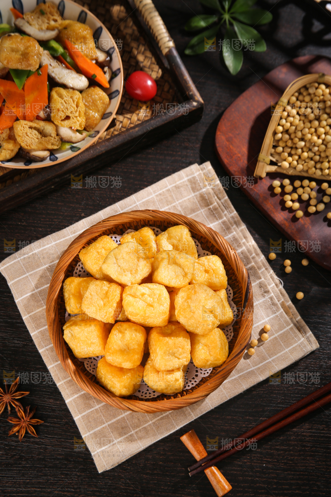 深底上的油豆腐