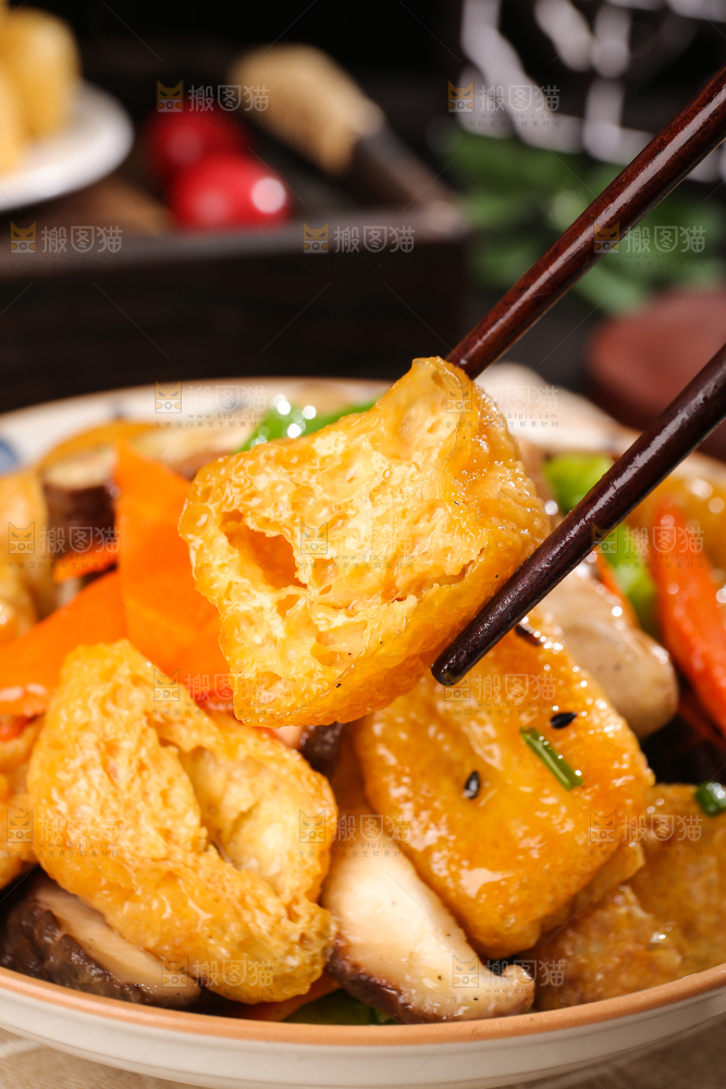 深底上的油豆腐