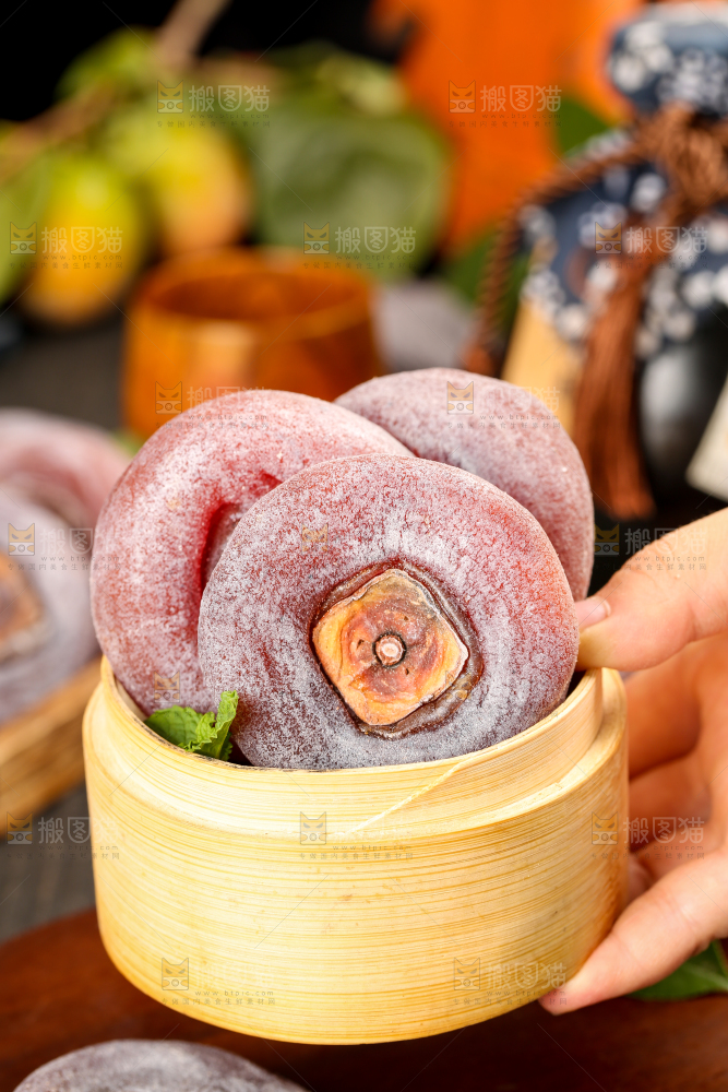 蒸笼里放着柿子饼