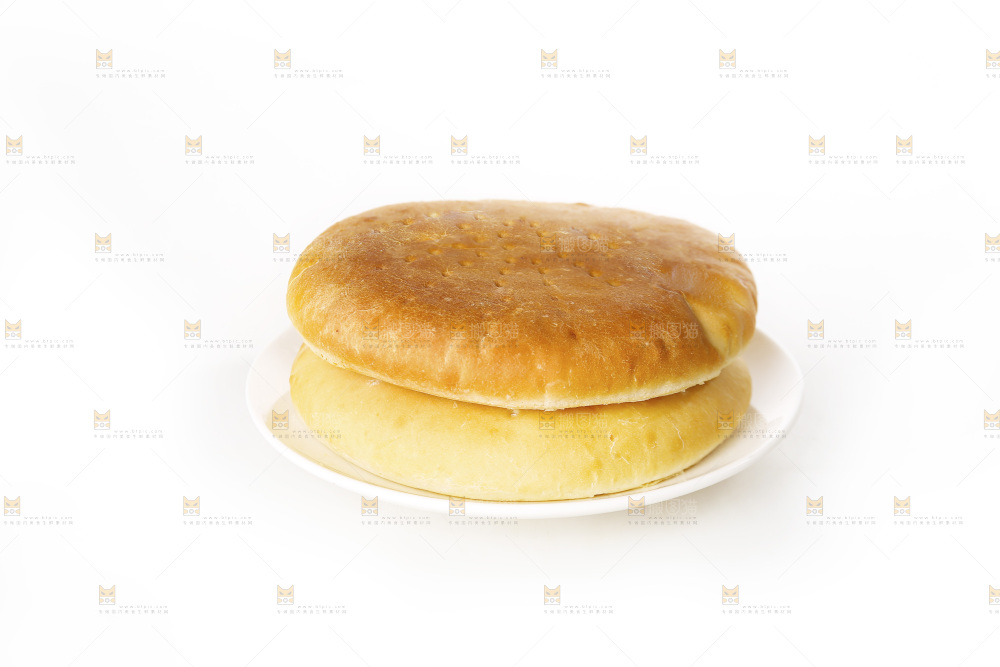 白底上的披萨饼