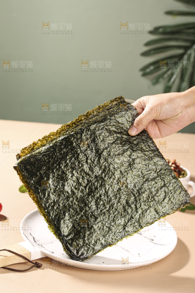 浅底上的海苔卷
