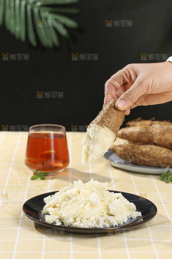 浅底上的毛薯泥