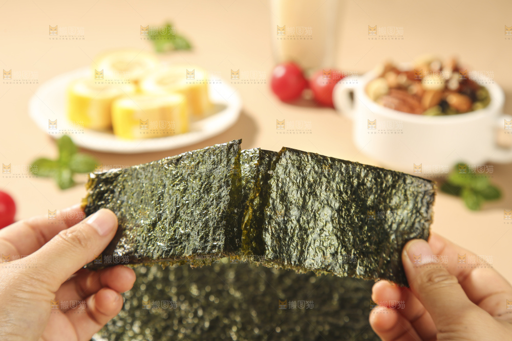 浅底上的海苔卷