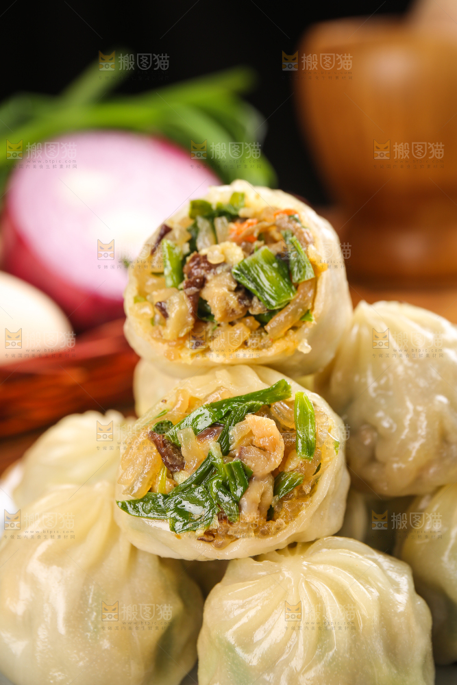 木底上摆放着的小包子