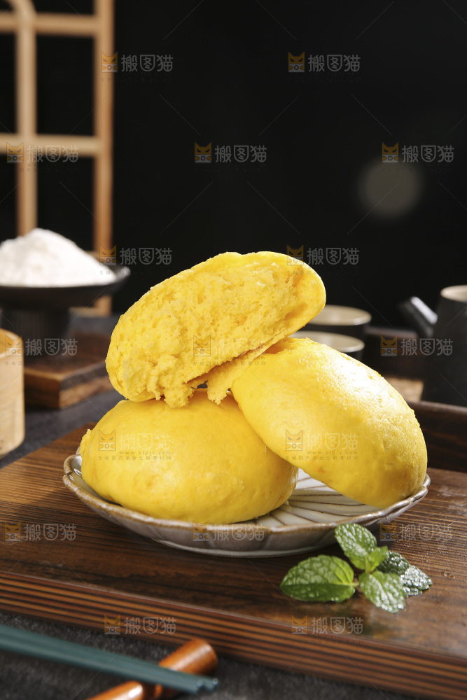 深底上的南瓜馒头
