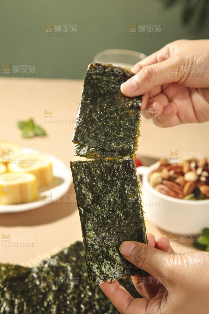 浅底上的海苔卷