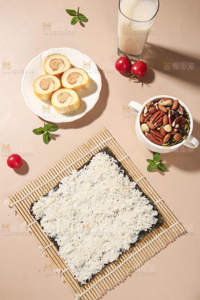 浅底上的海苔包饭