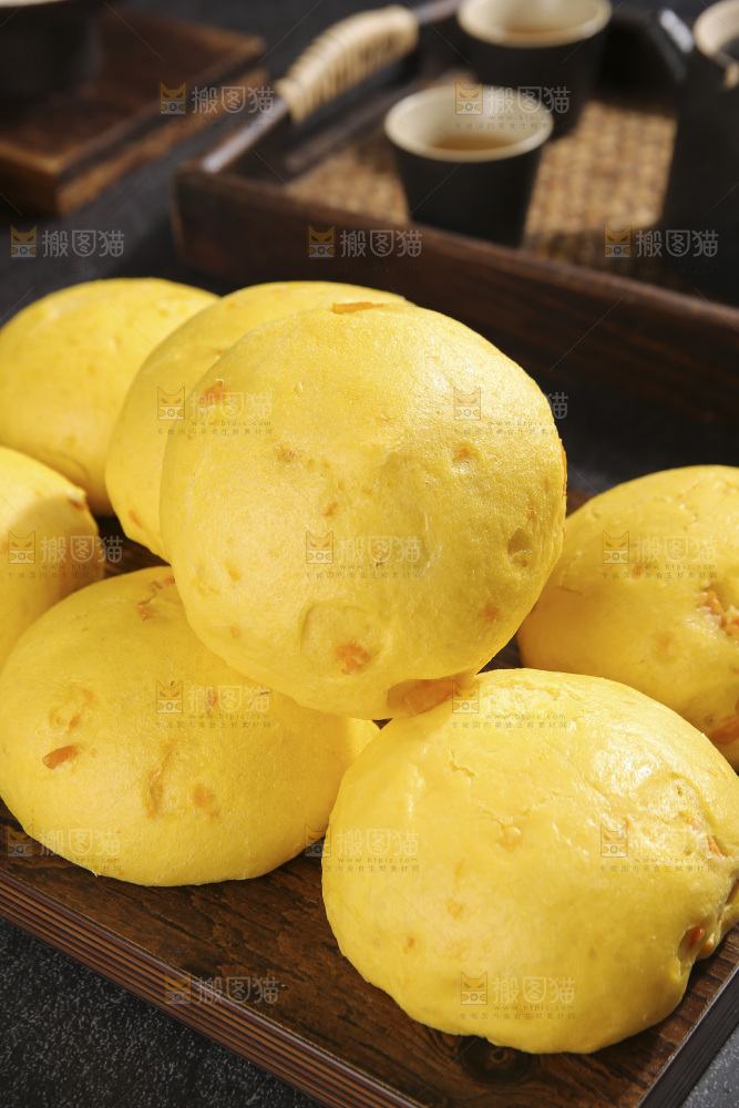深底上的南瓜馒头