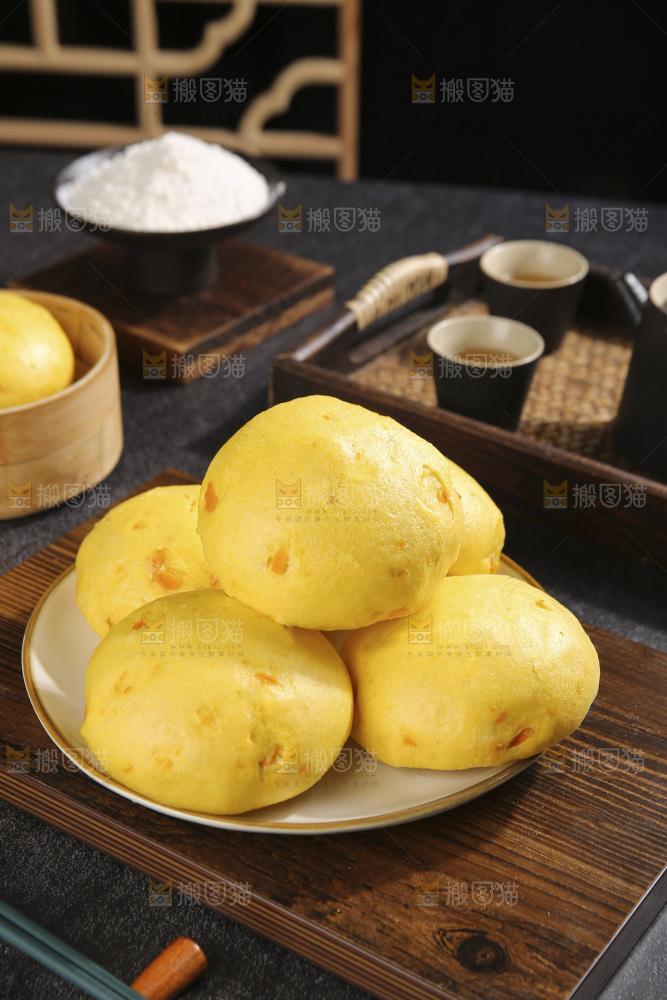 深底上的南瓜馒头