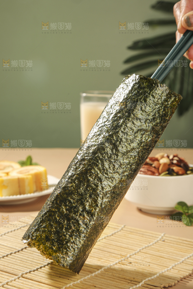 浅底上的海苔卷