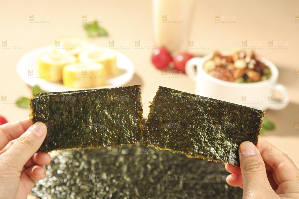 浅底上的海苔卷
