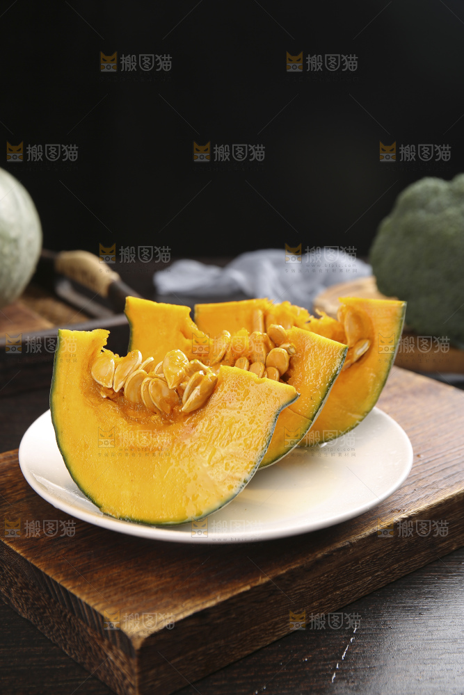 深底上的银栗南瓜