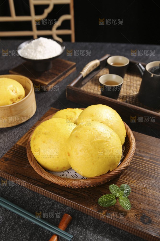 深底上的南瓜馒头