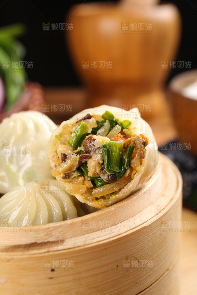 木底上摆放着的小包子