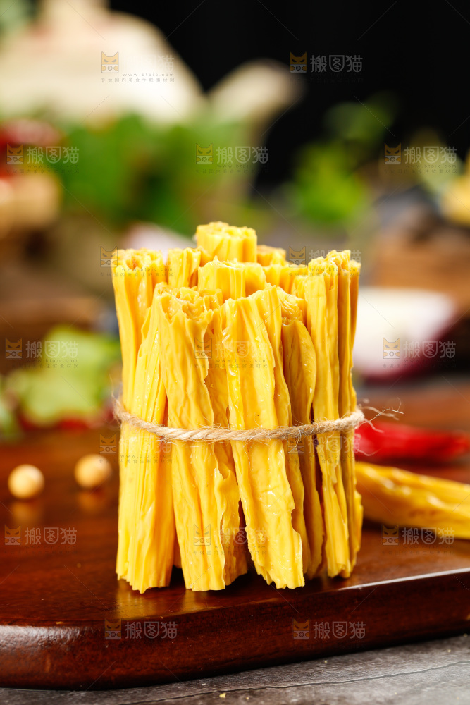 木底上摆放着豆皮