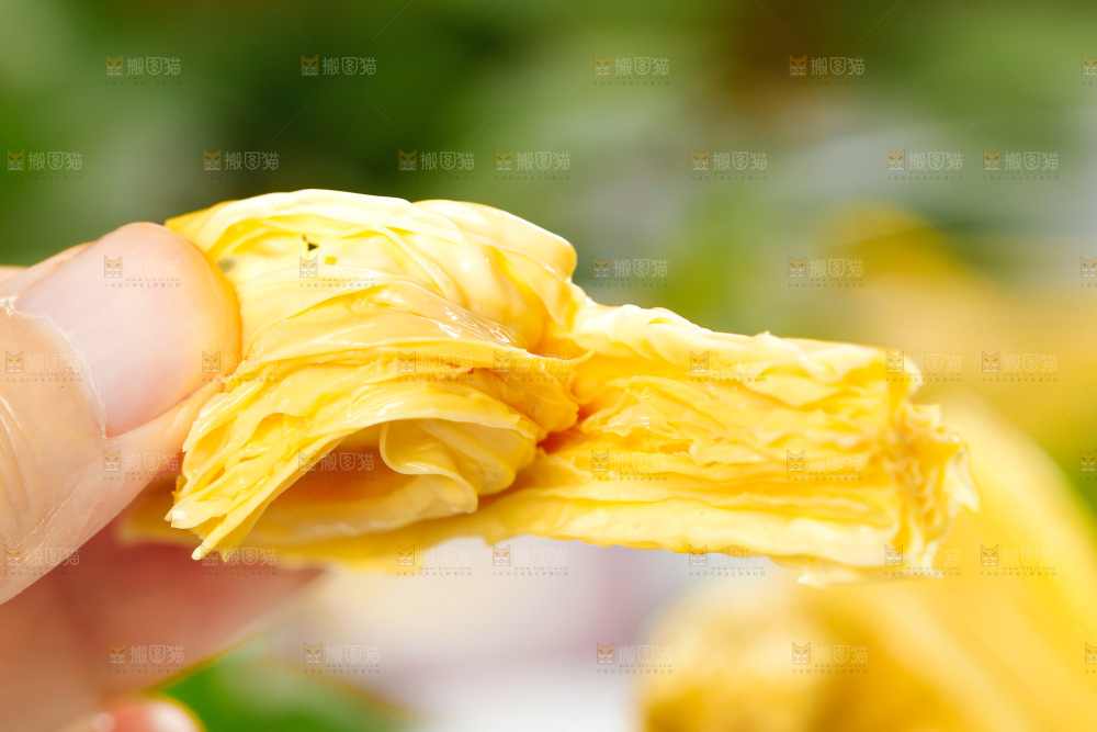 格子底上放着腐竹