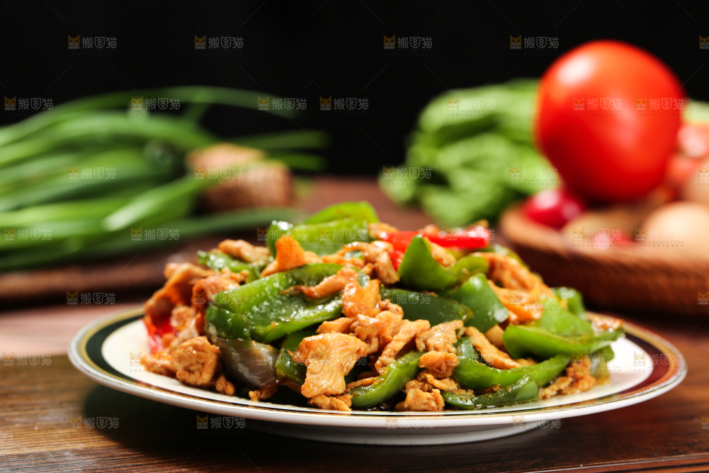 盘子里的青椒炒肉丝