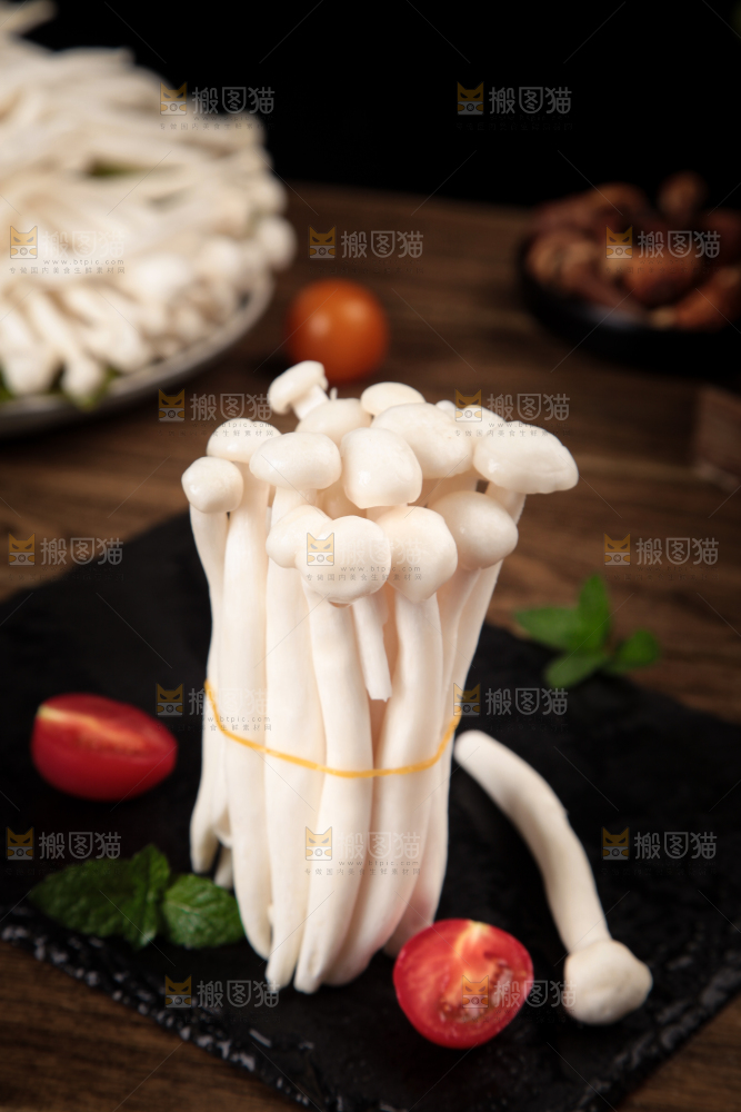 深底上的海鲜菇