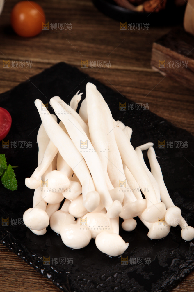 深底上的海鲜菇