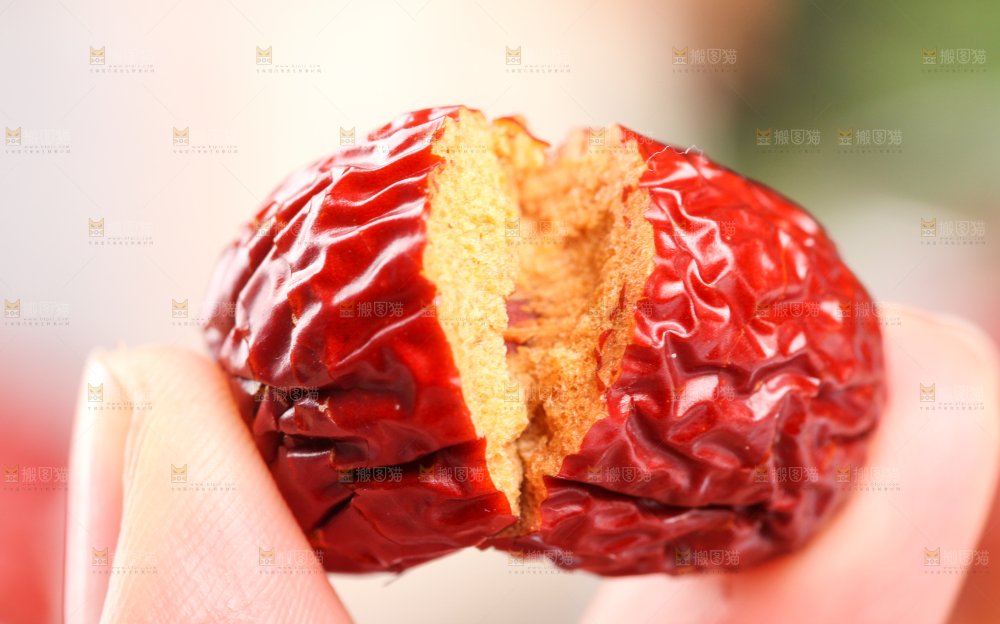浅底上的红枣