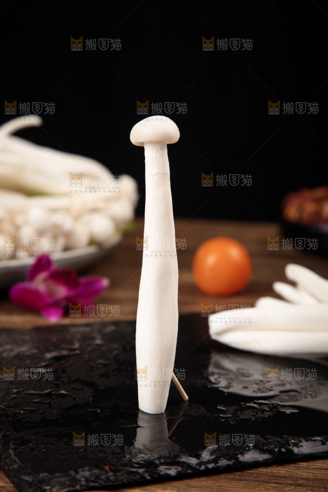 深底上的海鲜菇