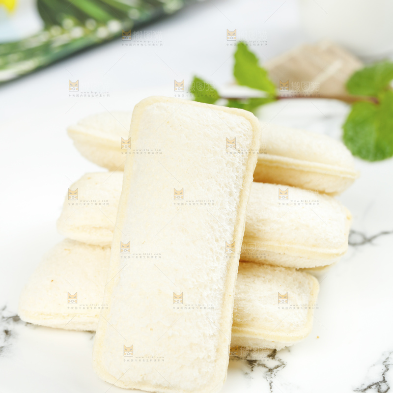 盘子里的小口袋面包