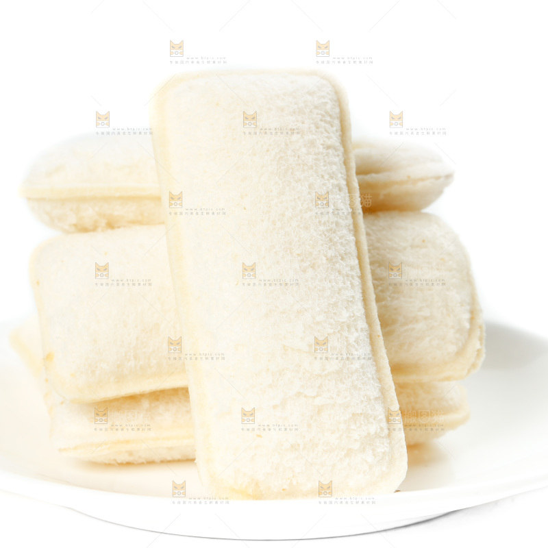 白底上放着一盘乳酸菌面包