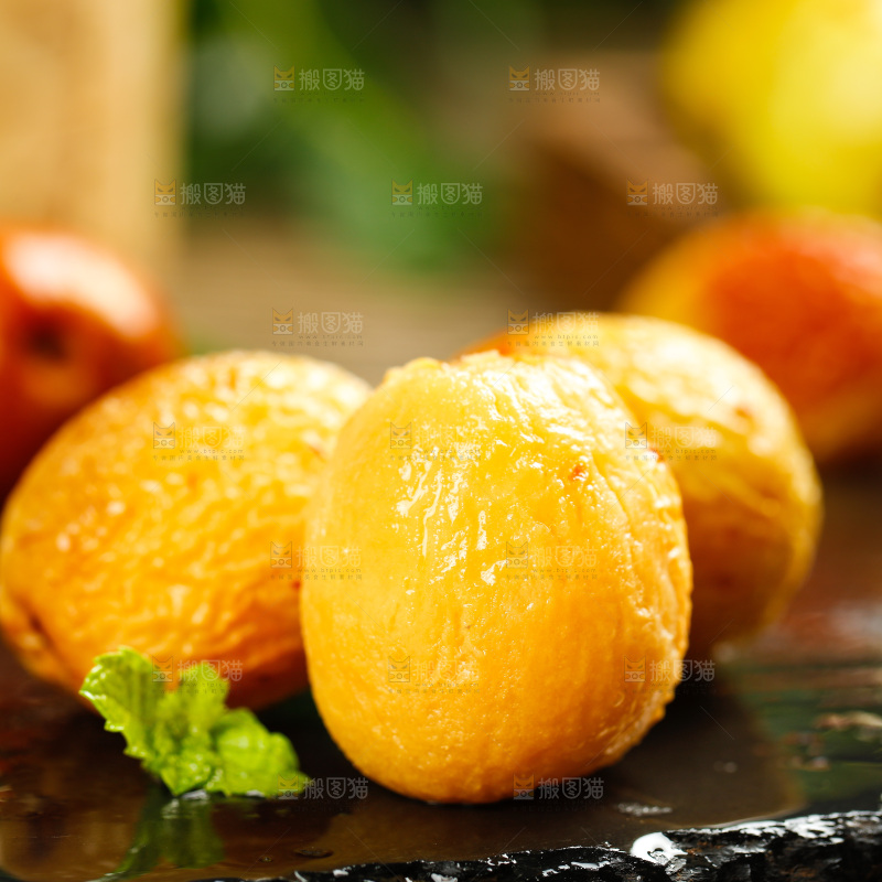 黑底上的蒸枣