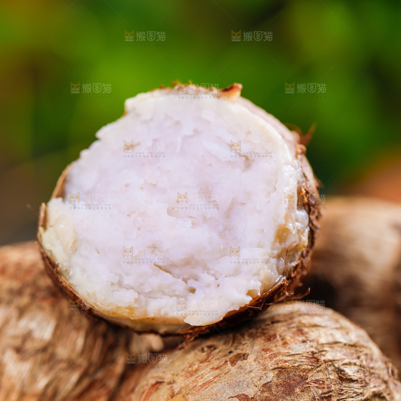 一堆熟的牛奶小芋头