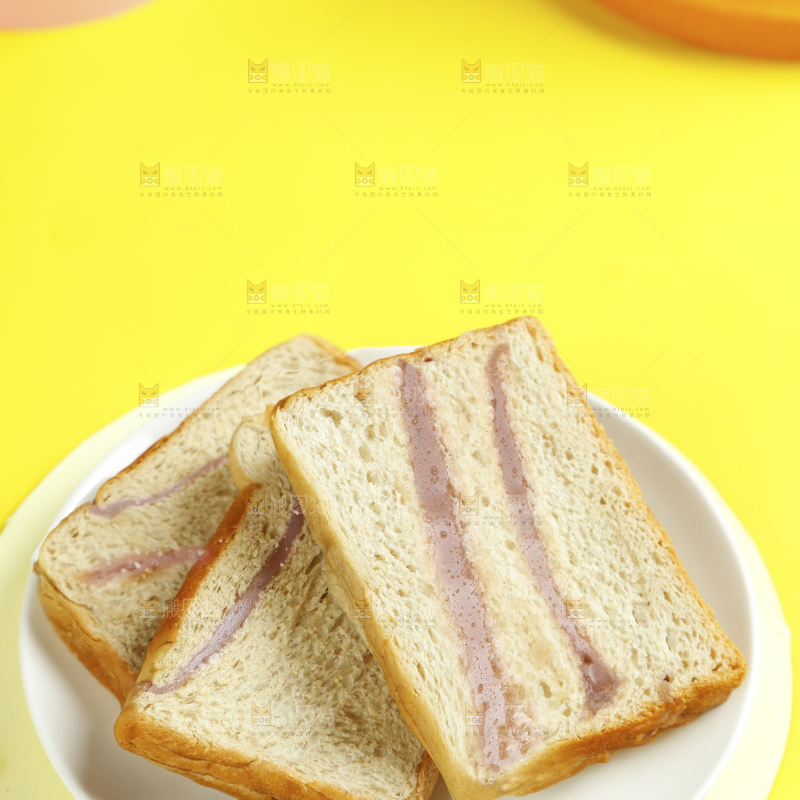 盘子里的青稞芋泥双料吐司