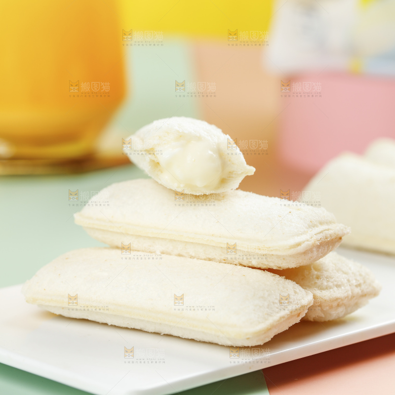 彩底上放着一盘乳酸菌面包